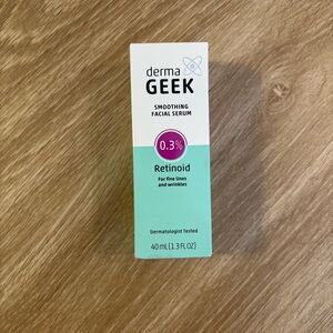 Retinoid Facial Serum - White and Green